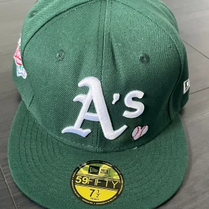 NewEra Keps Grön - Grön New Era keps med detaljer, storlek : 59,6CM