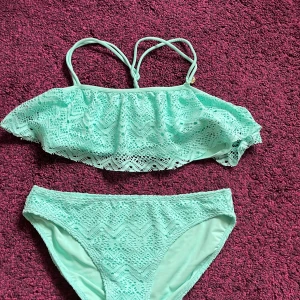 Bikini - Knappt använd bikini från Hm (barn). Turkos och fint mönster. Pris diskuterbart ❤️🫶