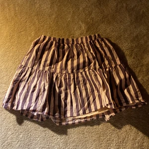 Fin randig kjol! - 🩷💜🩷💜