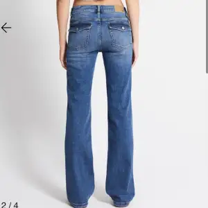 Säljer dessa jeans från lager 157 i storlek S då jag inte får någon användning av dom. Pris kan diskuteras.