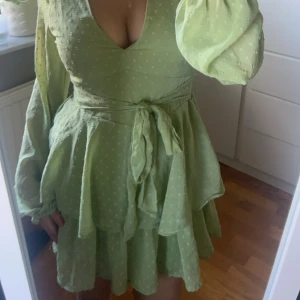 Klänning - 💗Oanvänd med prislapp kvar💗 Klänning med inbyggda shorts som inte syns. Nypris 289 kr🩷 Slutsåld i butik