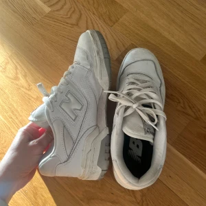 New balance 550 - Knappt använt då de är för små för mig. Står och dammar bara. 