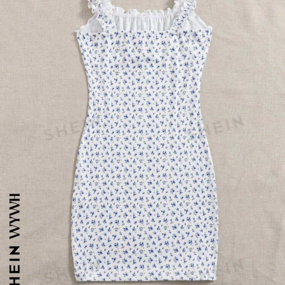 Kort blommig klänning  - 90