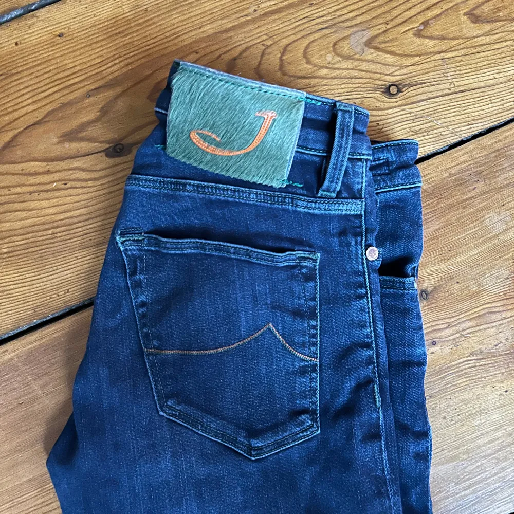Ett par Jacob Cohen jeans i bra skick. Storleken är W30 och vid fler frågor kom privat. . Jeans & Byxor.