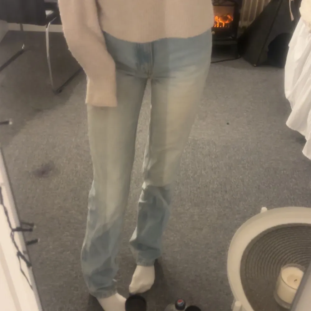 Nelly jeans i fint skick i stl 32 men passar 32/34☺️ som referens är jag 1,72🩷. Jeans & Byxor.