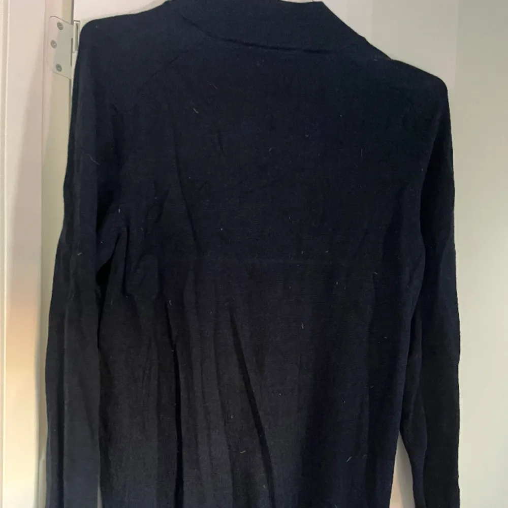 Mörkblå Morris tröja i storlek L. Tröjor & Koftor.
