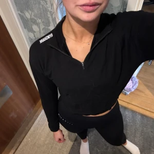 Träningströja Gymshark - Kort träningströja från Gymshark i stl S. 