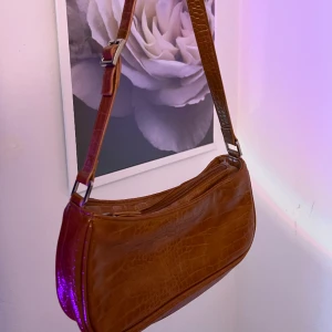 Monki väska - Använder inte längre🫶🏽finns inga defekter på den.