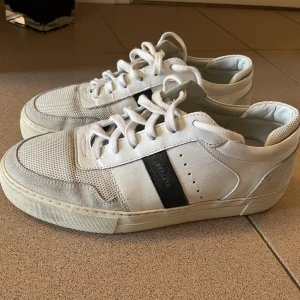Axel Arigato skor - Riktigt fräscha platform sneakers från Axel Arigato! Sparsamt använda😎😎