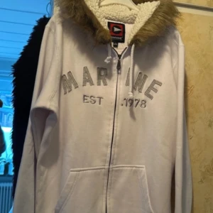 Kofta marine  - Fint skick.  Storlek L 