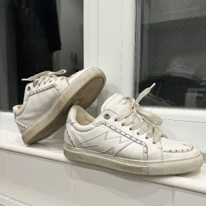 Zadig Voltaire sneakers - Jättesnygga ocv bekväma sneakers från Zadig Voltaire, köpte maj 2023 från Boozt för 3300kr! Sparsamt använda🫶🏼