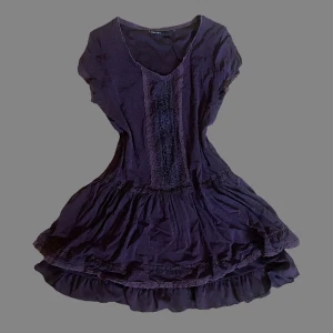 Jättefin lila klänning 🌂💜☂️ - fin lila klänning med spets! 