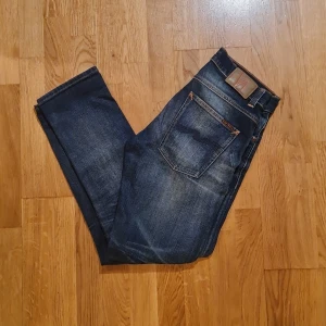 Nudie jeans grim tim - Säljer dessa feta jeans från nudie jeans i den populära modellen Grim Tim. Storlek 31/30. Väldigt bra skick. Hör av dig för frågor eller funderingar.