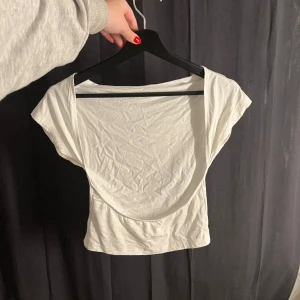 Öppen rygg topp - Trendiga toppen med öppen rygg! 