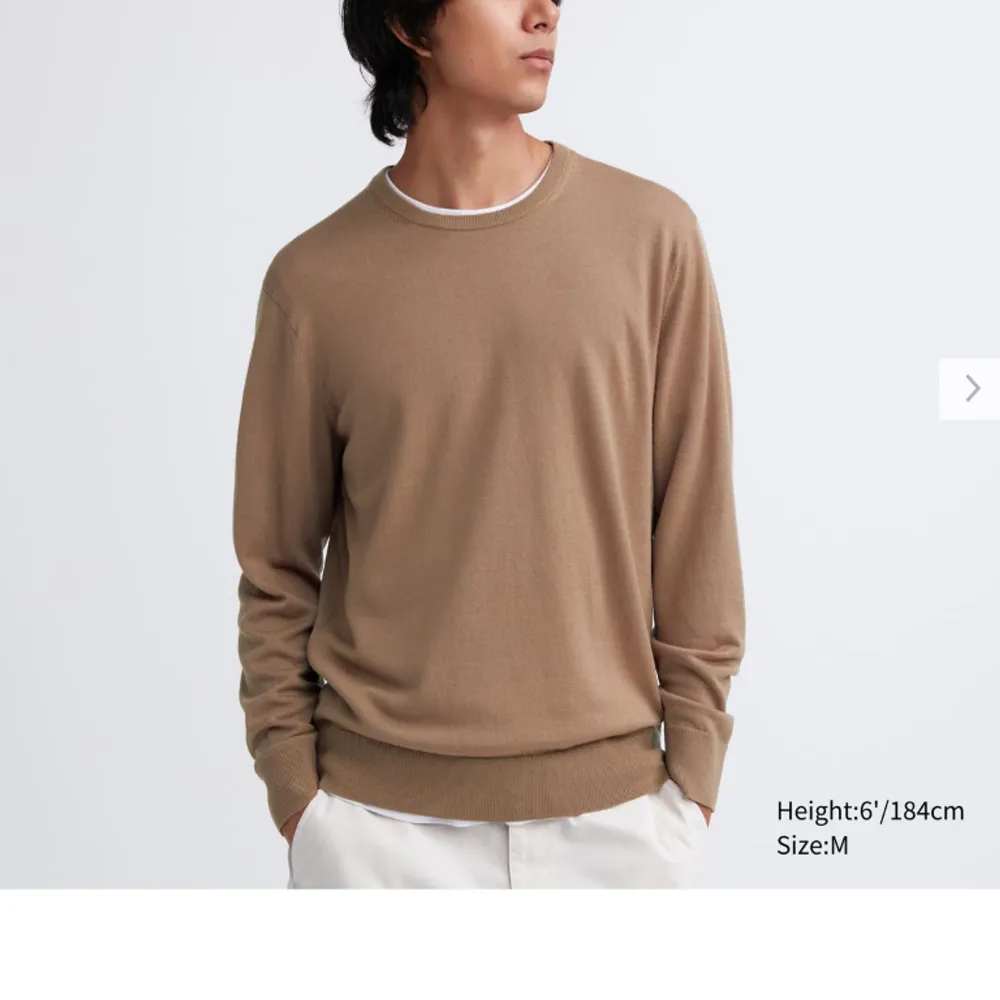 Beige ish uniqlo tröja i ull. Bra skick. . Stickat.