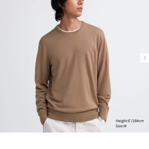 Uniqlo tröja  - Beige ish uniqlo tröja i ull. Bra skick. 