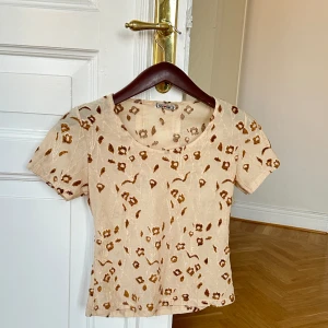 Cream top - Nyskick  Köpt på humana 