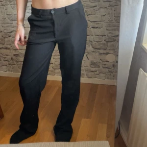 Lowwaste kostymbyxor - Säljer dessa lowwaste kostymbyxor då dom tyvärr är för långa för mig❣️ Svarta i storlek S❣️