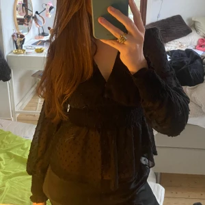 Svart blus - Superfin svart blus, använd endast en gång.