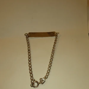 Armband med gravyr Sara Silver 925 . - Fint gammalt armband med namnbricka och gravyr SARA, Silver 925 .14 cm o 3.11 gram.