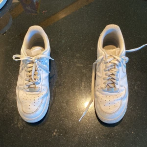 Air force 1 - Bra skick bara smutsiga men tvättar dom om någon vill köpa