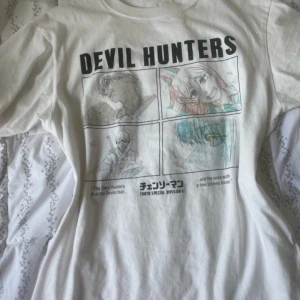 Anime t-Shirt  - Chainsaw man t-Shirt köpte den för 145 kr på rabatt från uniqlo. Använd den ba 2 gånger 