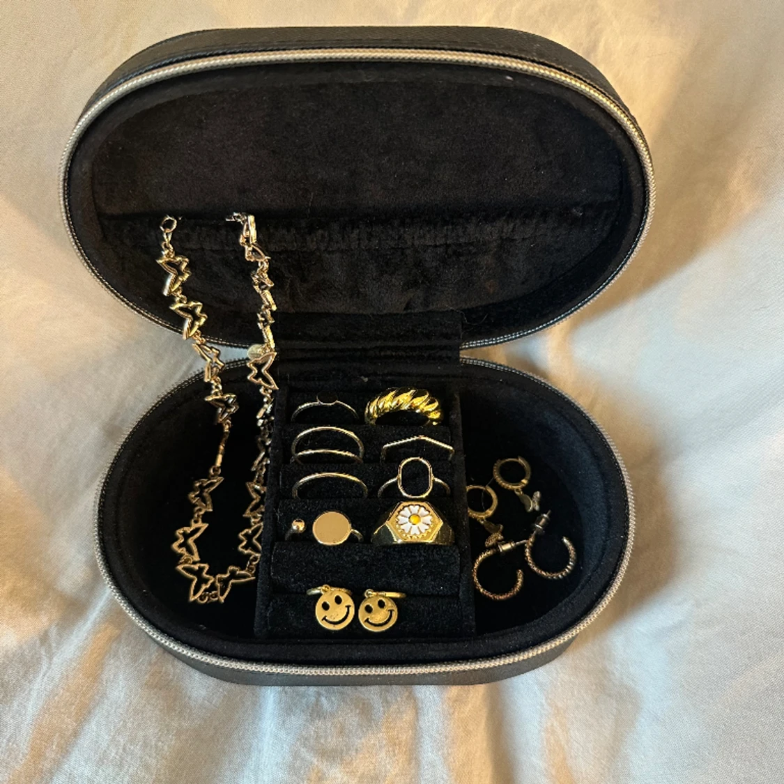 Smyckeskrin och smycken - 90