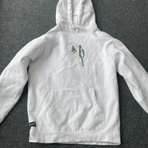 Ripndip hoddie  - Inte använt så mycket men är i bra skick, orginalpris 1100kr, köparen står för frakt och kan samfrakta😌