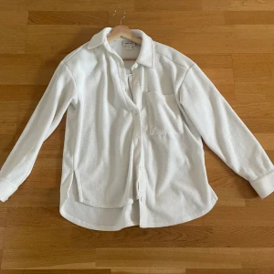 Fleece jacka  - Super mysig fleece jacka från monki