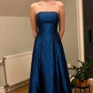 Balklänning - Superfin balklänning köpt på humana! Passar mig som har storlek S, ej använd