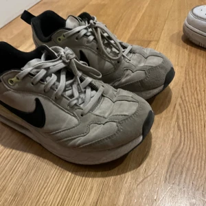 Nike air Max  - Har andvänds några gånger. Men inte alls många. Original pris 1100