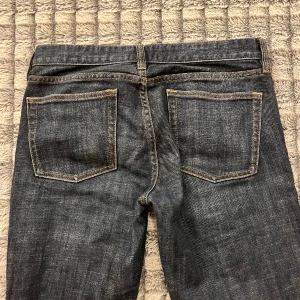 Jeans från J.CREW - Jätte snygga jeans ifrån j.crew i mycket bra skick!    Byxorna är i storlek xs men längden passar dem som är under 160 