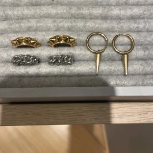 Edblad örhängen - Hej, ja säljer de här jätte trendiga Edblad örhängerna. Det finns inga defekter på de och jag säljer ett par för 200kr. Ny pris för ett par ligger runt 349-399