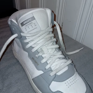 Arigato highs - Storlek 42, bra skick.  Kan fräsha upp ännu mer innan köp. Finns i Borås, vill vara få bort dom, pruta på