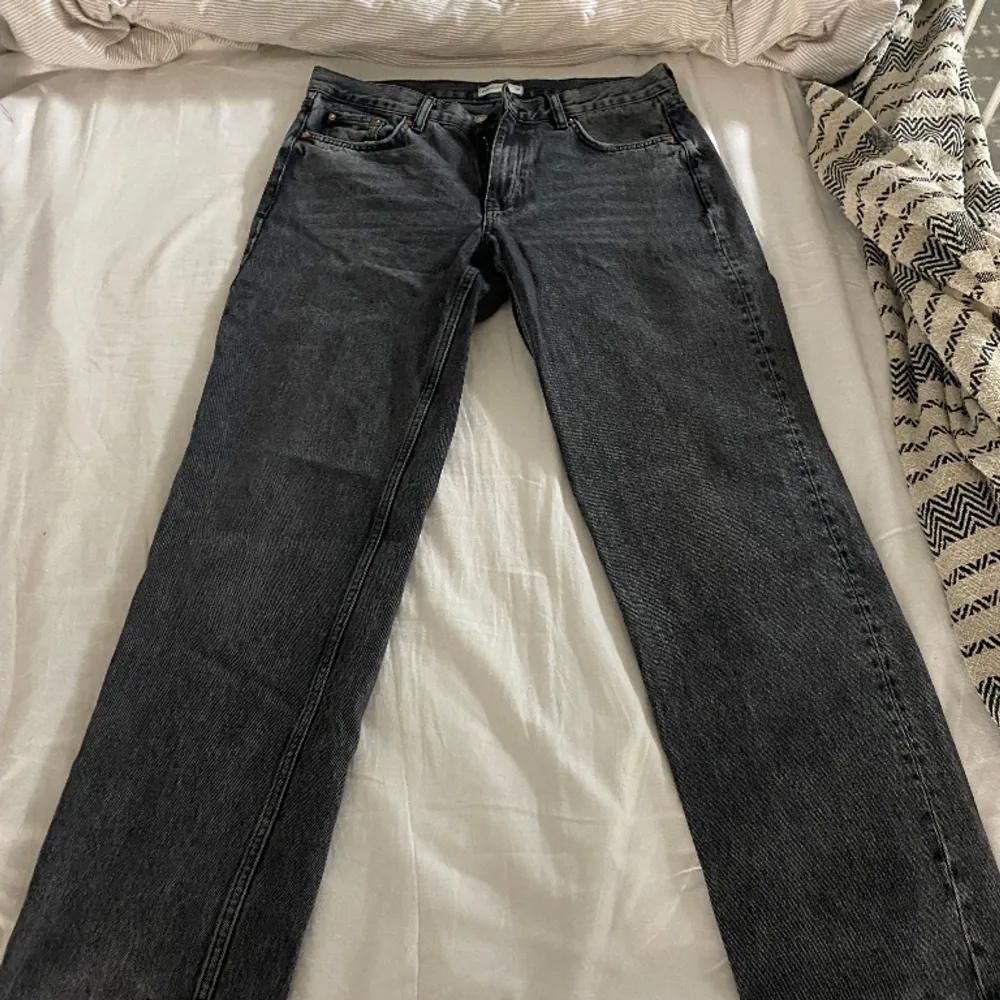 Säljer dessa straight lowwaist jeansen från Gina, som nya!💞. Jeans & Byxor.
