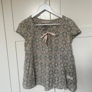 Odd Molly blus - Flerfärgad och mönstrad Odd Molly blus Stl 0 vilket motsvarar XS