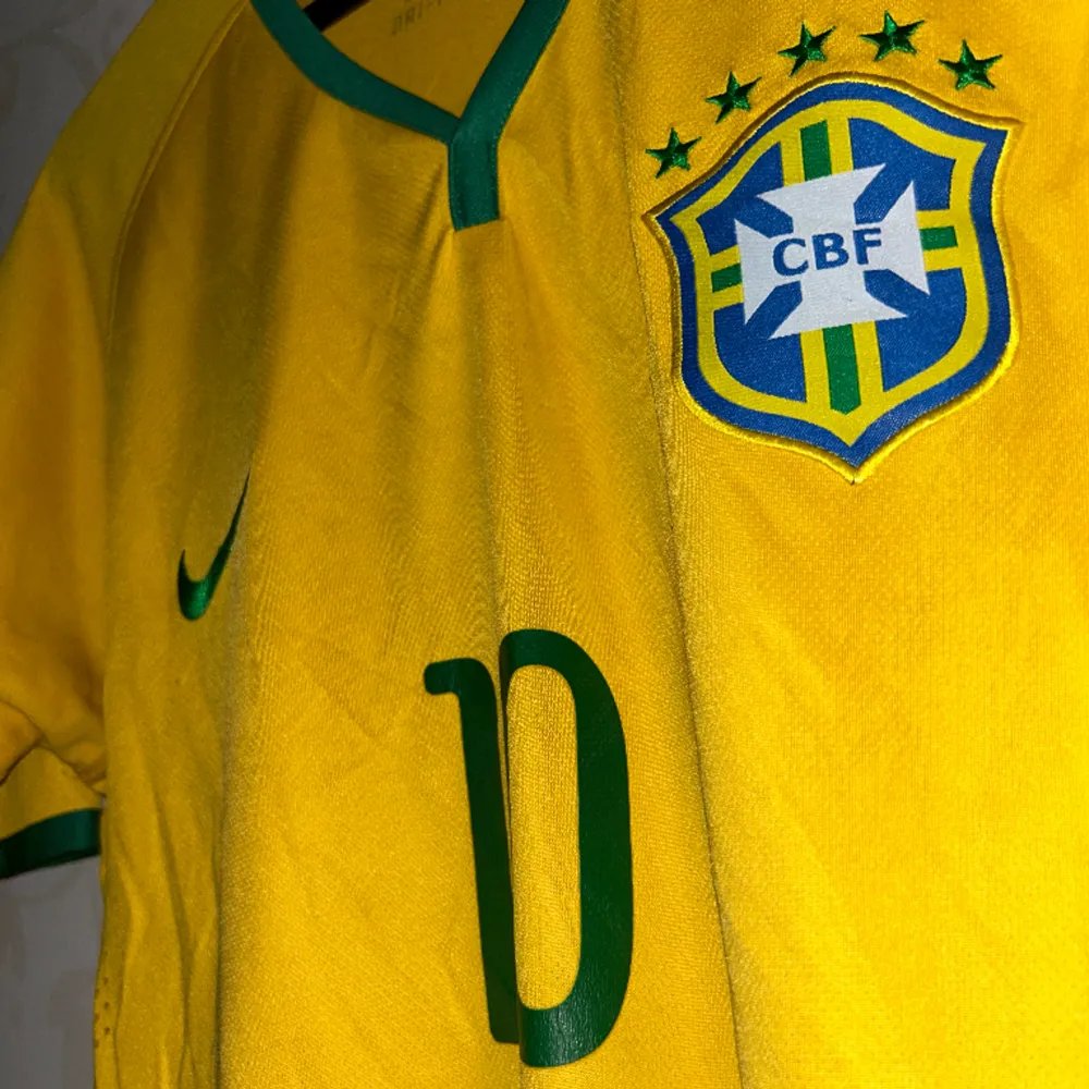 Brasiliens hemmatröja 2014 Neymar jr. Väldigt OG. Skriv vid fundering.. T-shirts.