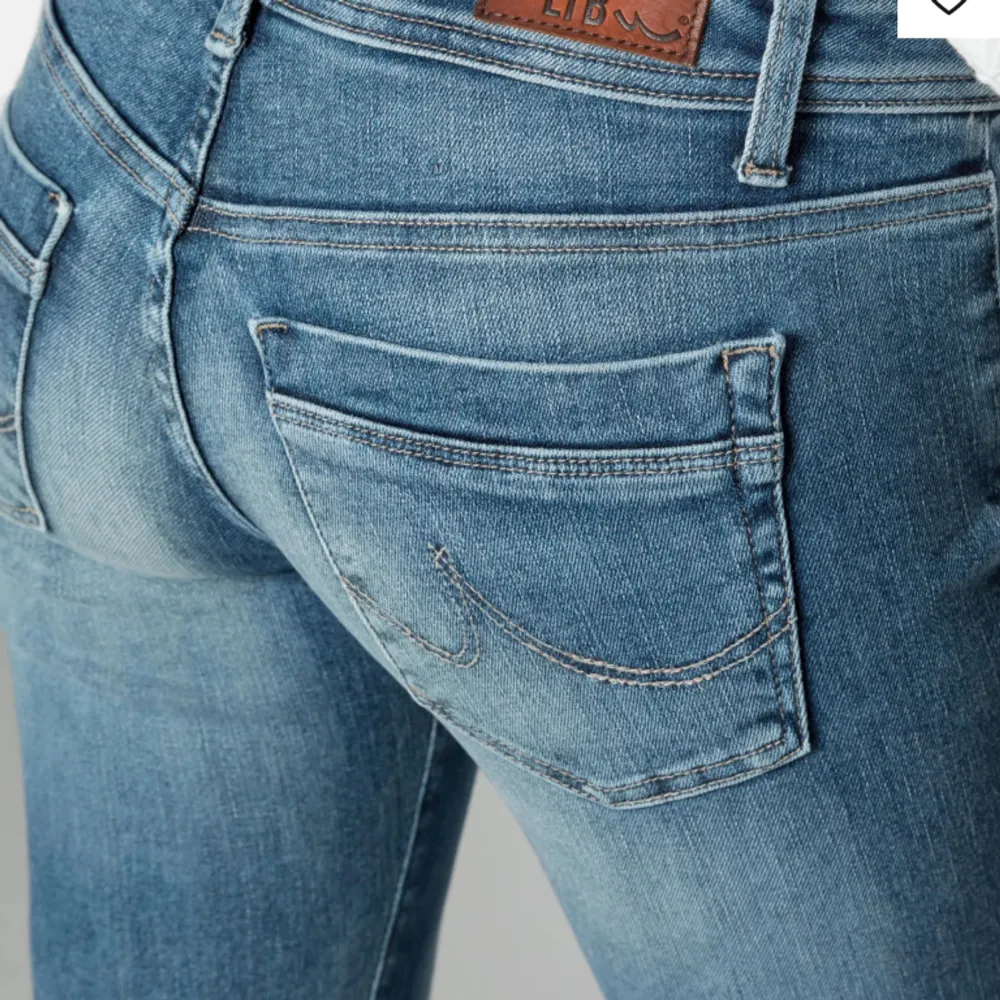 Säljer nu mina fina ltb jeans alldrig andvända i stl W25 L 34 L, slutsålda valery botcut  jätte fina men var tyvärr för små för mig först till kvarn ! Säljer även i svart i w24 L36. Jeans & Byxor.