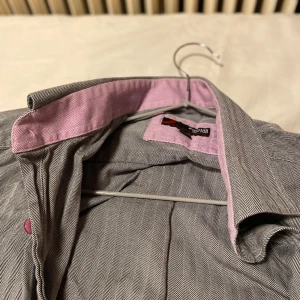 Skjorta - Skjorta som nästan aldrig blivit använd. Storlek S