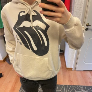 Rolling Stones hoodie - Cool Rolling Stones hoodie, köpt för ungefär 300, krämvit färg