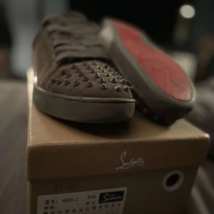 Louboutin skor grå - Stl 43 Cond:6/10