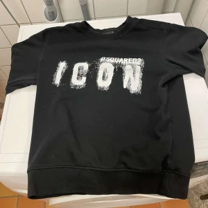 Dsquared 2 tröja - Dsquared 2 tröja i strl S, inga synliga tecken på användning.