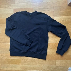 Sweatshirt  - Ny fin sweatshirt från NA-KD