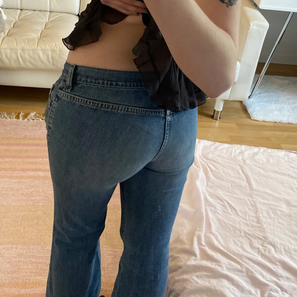 Så så fina vintage dieseljeans! Jag är 170 och de sitter bra i längden🌞 frakt tillkommer. Jeans & Byxor.