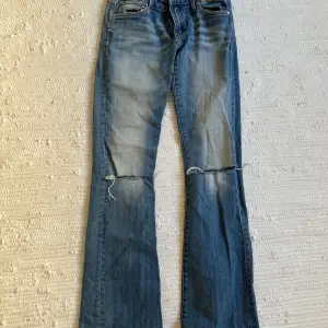 Ett par snygga bootcut jeans från Crocker. Lite för stora för mig som vanligtvis har 34 i kläder. 💘💘