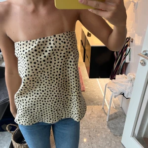 Asos topp - Super fin topp/kjol i storlek small! Säljes pågrund av att jag inte använder den längre! Köparen står för frakt😘