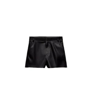 Skinnshorts - Skinnshorts från Zara. Oanvända med prislapp kvar.