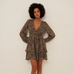 Leopard Klänning  - Jättefin oanvänd Leopardklänning från NAKD, perfekt nu till sommaren 🐆  Prislappen är fortfarande kvar och säljer pågrund av att den tyvärr var för liten. 