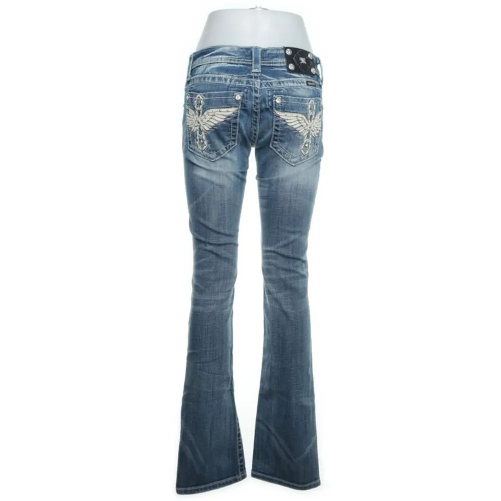 Helt oanvända miss me jeans! Jätte bra skick och ser inte använda ut❤️. Jeans & Byxor.