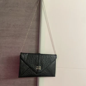 Väska - Använd ett par gånger snygg stor men inte så bred 